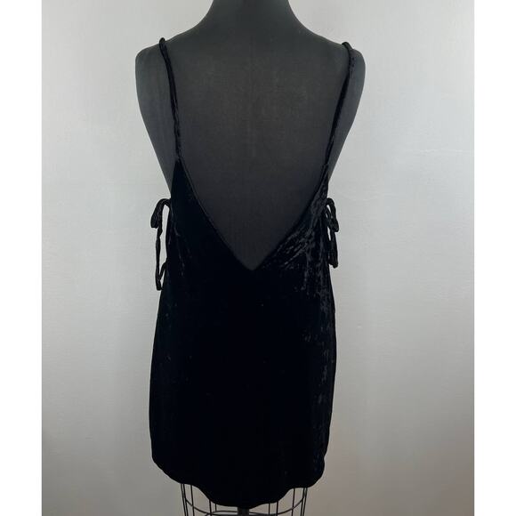 TOBI Black Valari Crushed Velvet Side Tie Strappy Plunge Backless Mini Dress M - Picture 4 of 9
